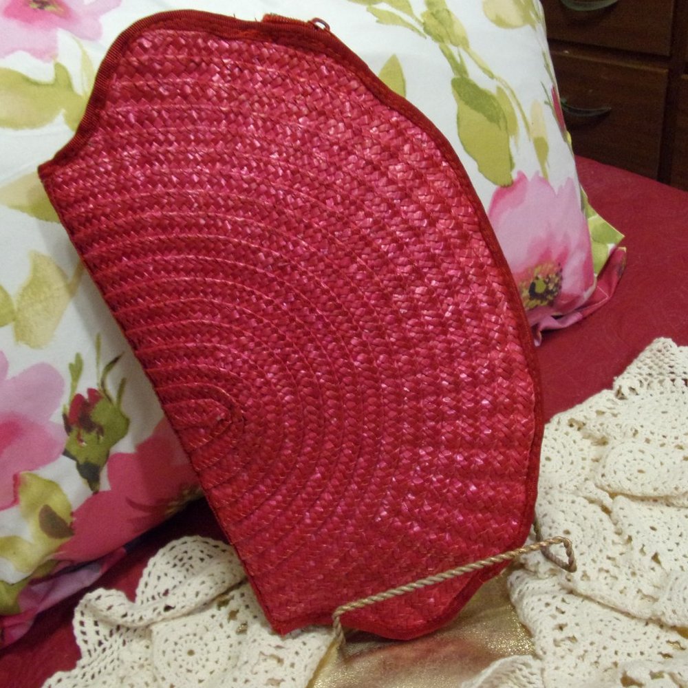 Red Shell Shaped Straw Clutch Handbag NWOT